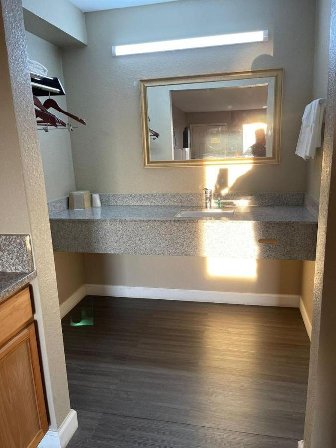 Suburban Studios Columbia - Harbison Экстерьер фото
